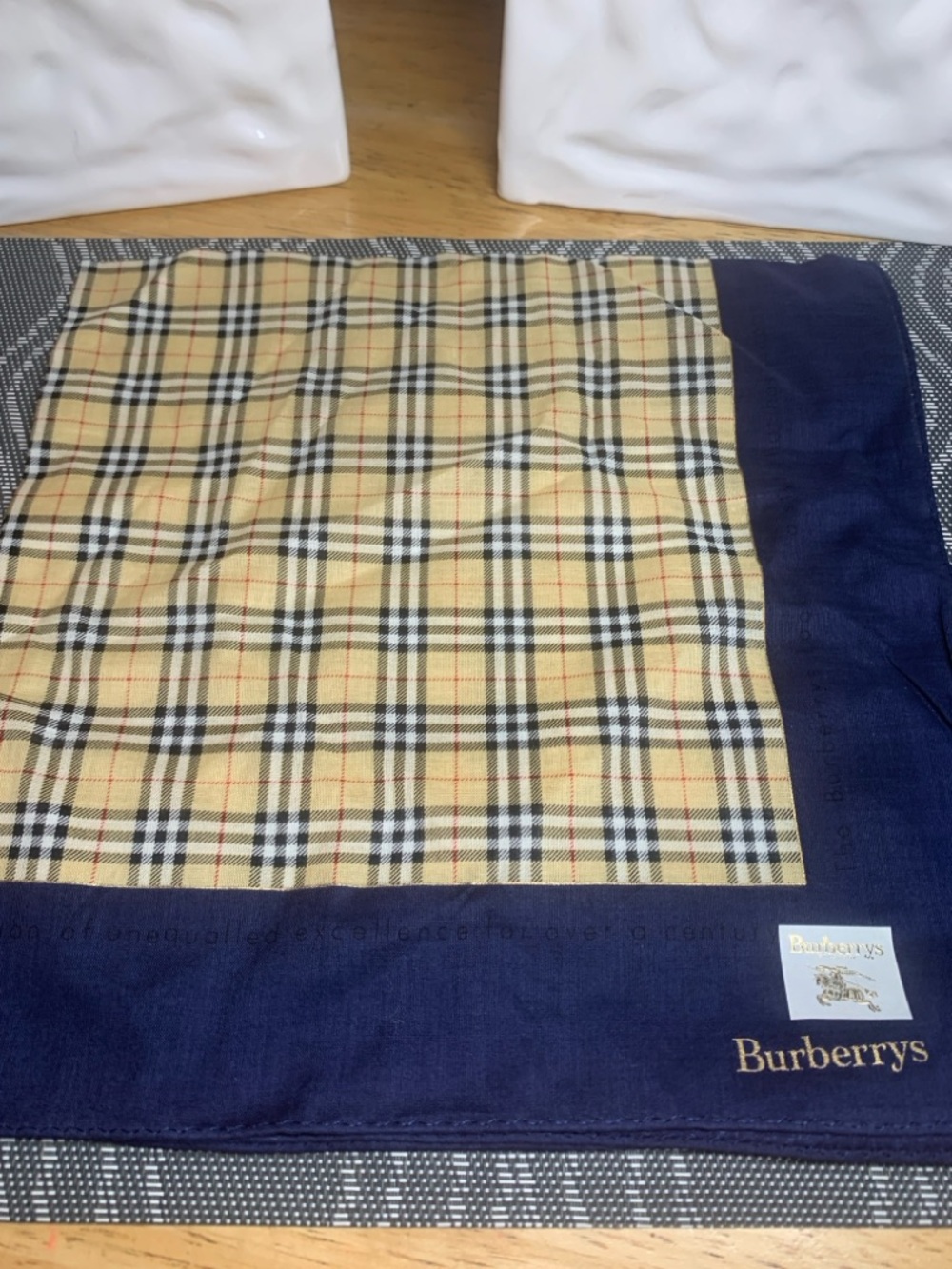 Burberrys Vintage Check Mini Scarf in Navy and Beige